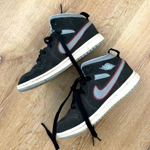 Boys Nike shoes size 13